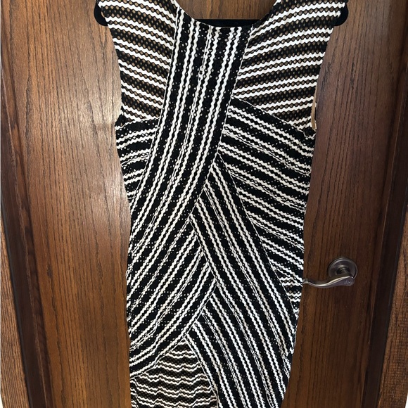 EUC SEXY BAILEY 44 Black White Bodycon Fitted Dress US L - Picture 5 of 5